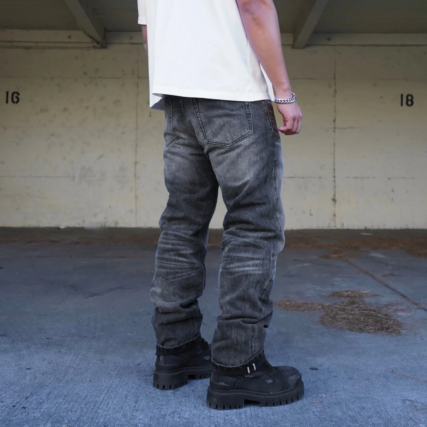 Classic Washed Straight Jean - BLACK