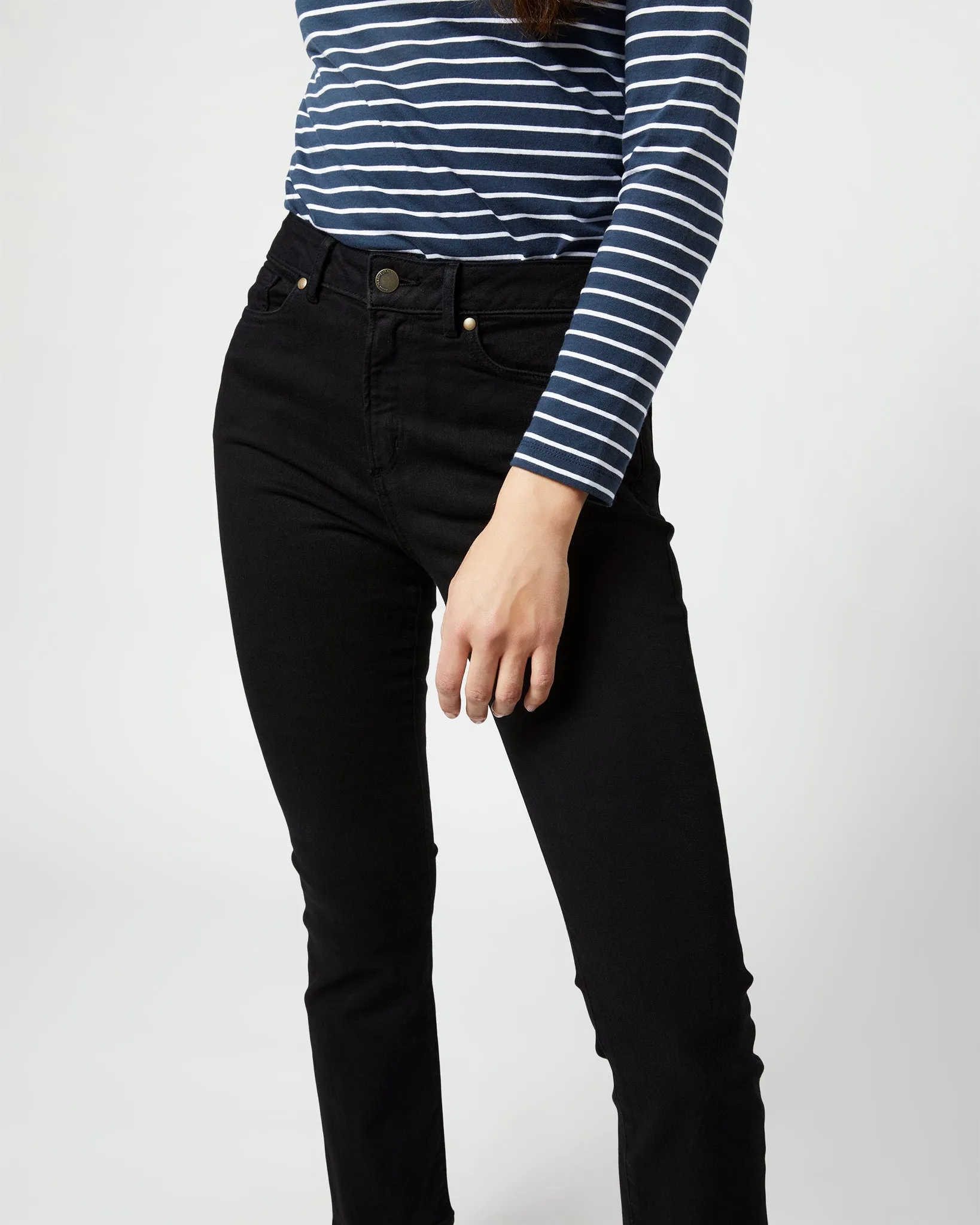 Flare Cropped 5-Pocket Jean in Black Stretch Denim